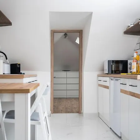 Jakuzzis, Finn Szaunas, Partkozeli Apartman Appartamento